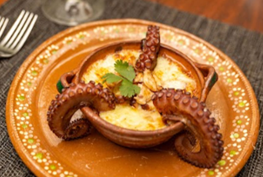 Queso fundido con mezcal